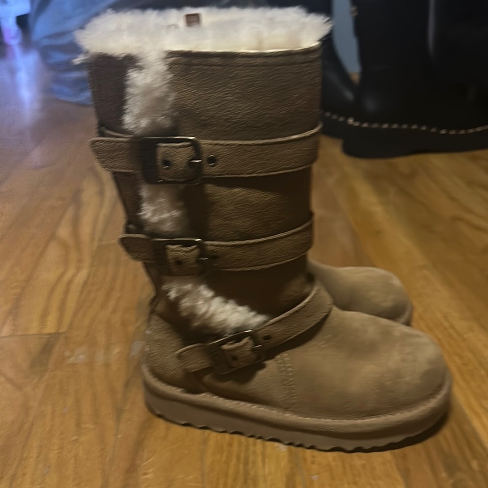 Uggs boots girls size 11 USA